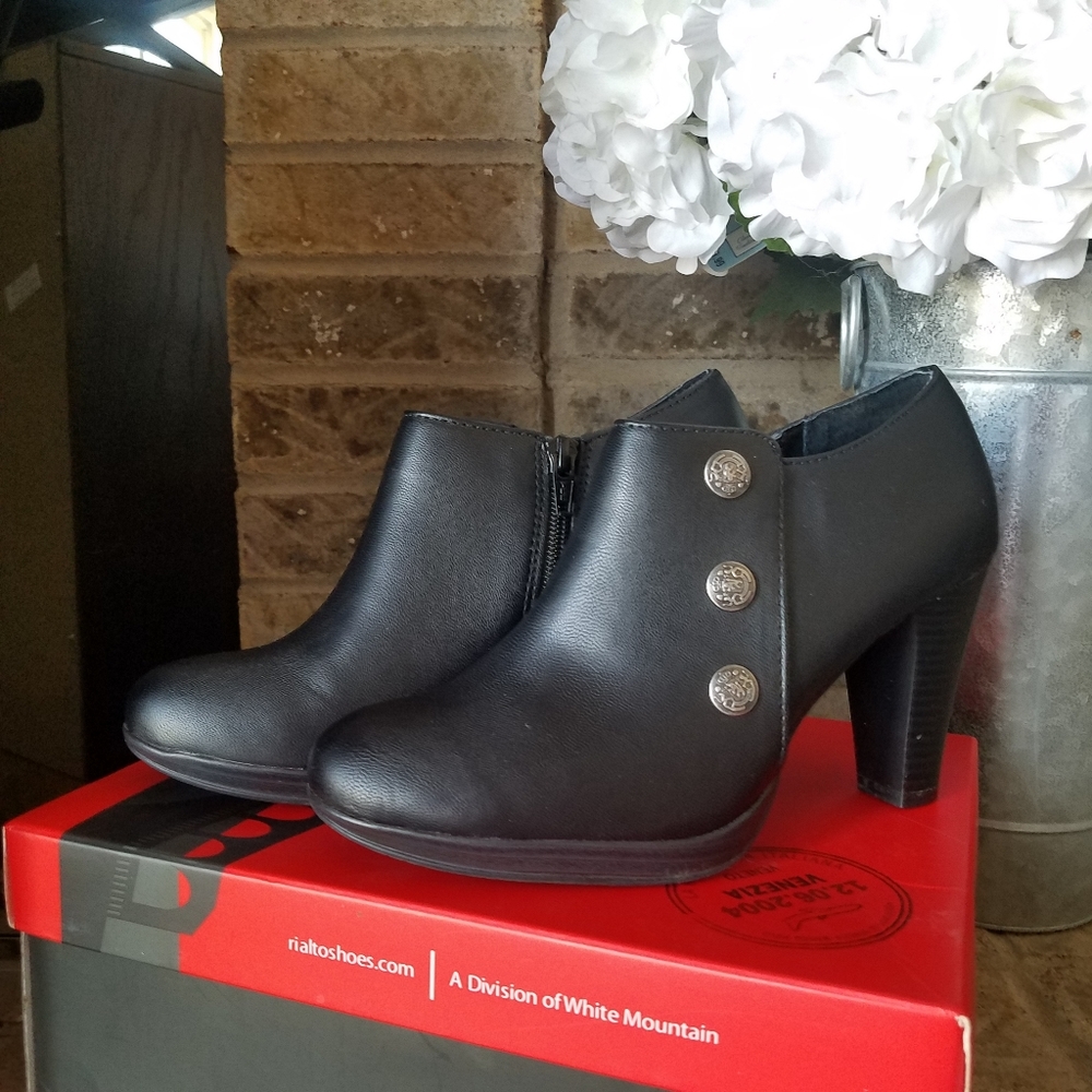 Black Ankle Booties Shooties with Memory Foam - Like New